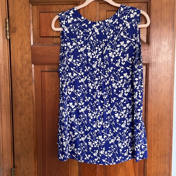 North Face top in blue and white pattern - Picture 5 of 9